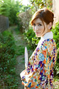 比基尼乳油艳舞